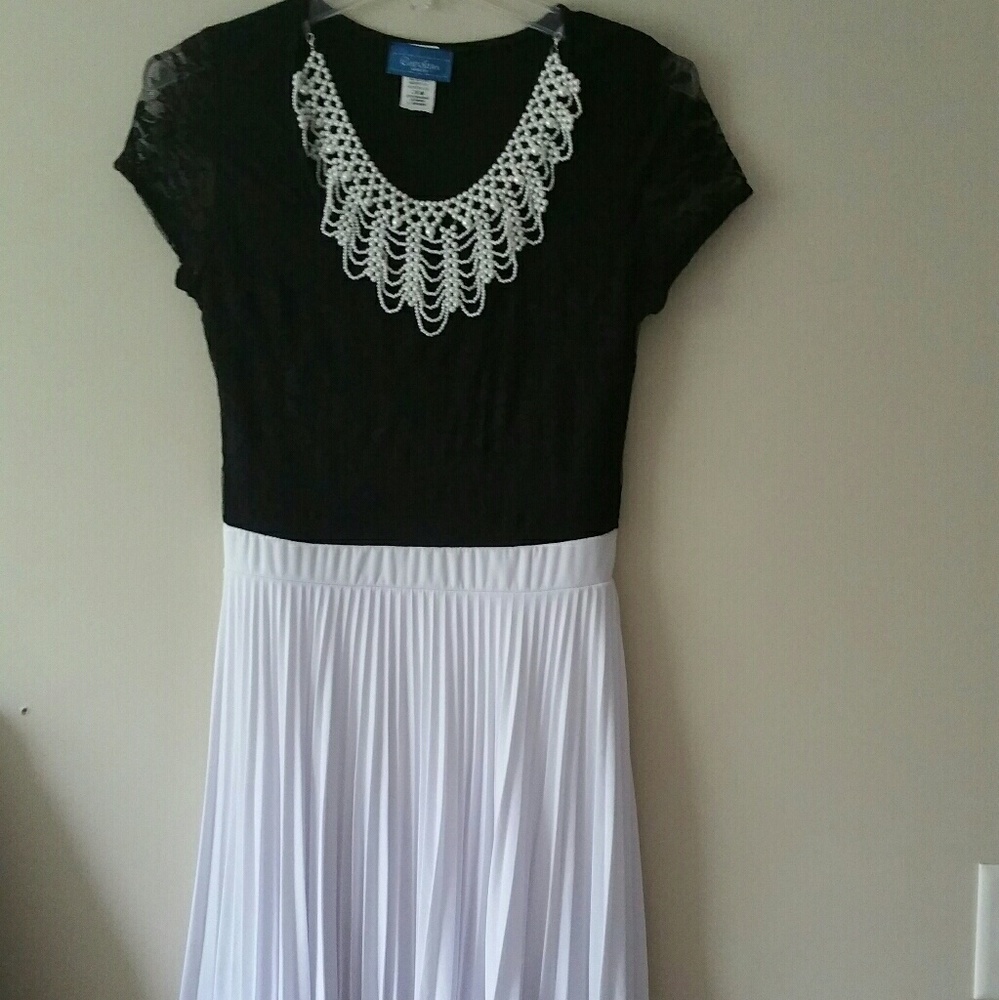 *3/$30 Sale* Black lace top white pleated skirt semiformal